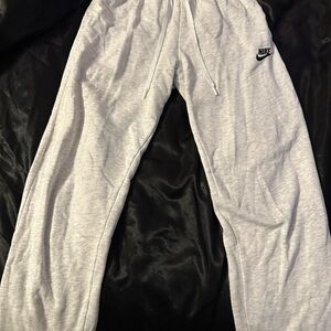 Nike Woman’s Grey/White Sweatpants
